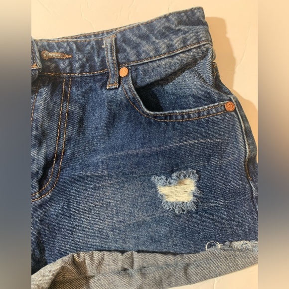 Refuge size 4 100% cotton dark denim distressed shorts with copper hardware - Picture 5 of 7